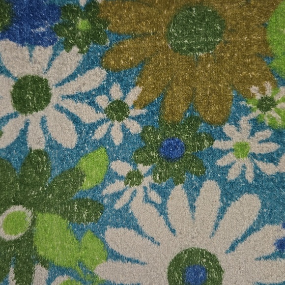 Vintage Flower Power Bath Towel - Picture 4 of 4